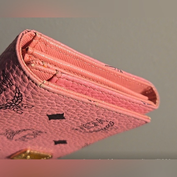 MCM Leather Monogram Wallet Pink I need the baby pink ☹️🙈 - Picture 6 of 12
